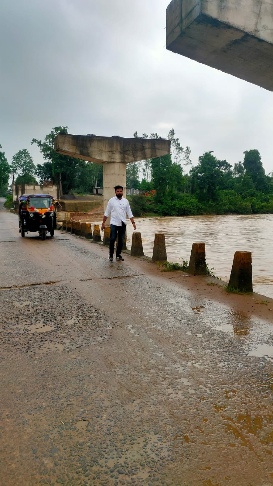 ​ବର୍ଷା ଆସିଲେ ଜଳବନ୍ଦୀ ଭୟ: ନିର୍ମାଣ ଶେଷ ହେଉନି, ମାଲକାନଗିରିବାସୀ ଅସନ୍ତୁଷ୍ଟ