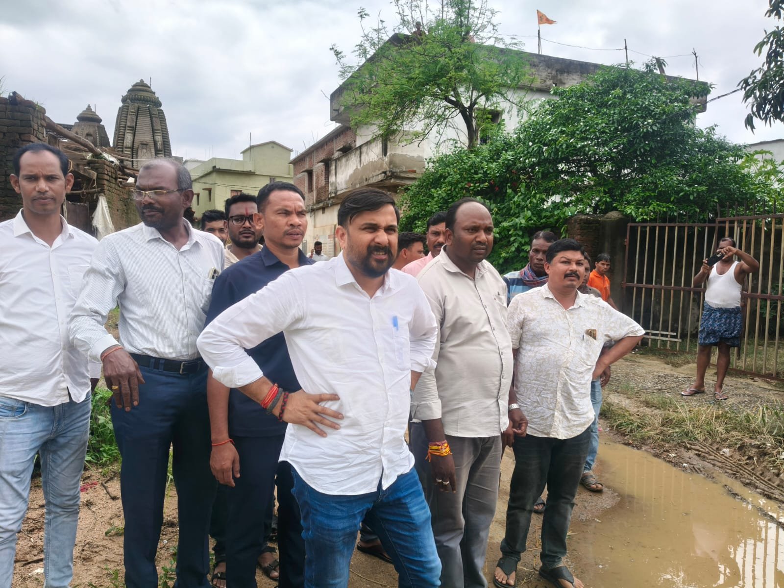 ବନ୍ୟା ସ୍ଥିତି ପରିଦର୍ଶନ କଲେ ଭଟଲି ବିଧାୟକ ଇରାସିସ ଆଚାର୍ଯ୍ୟ