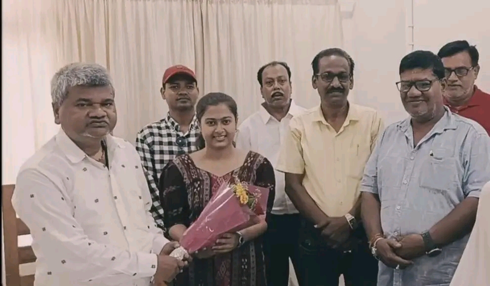 Malkangiri Admin Felicitates +2 Arts Girl Toppers!