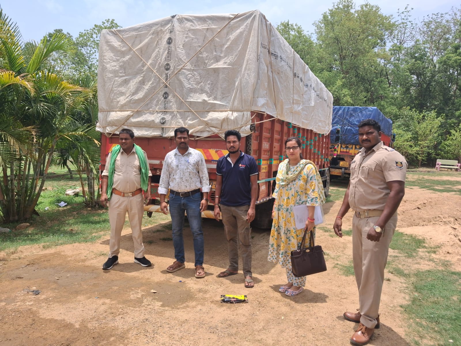 Nuapada Crackdown: 172 Quintals of Illegal Paddy Seized From 2 Trucks.