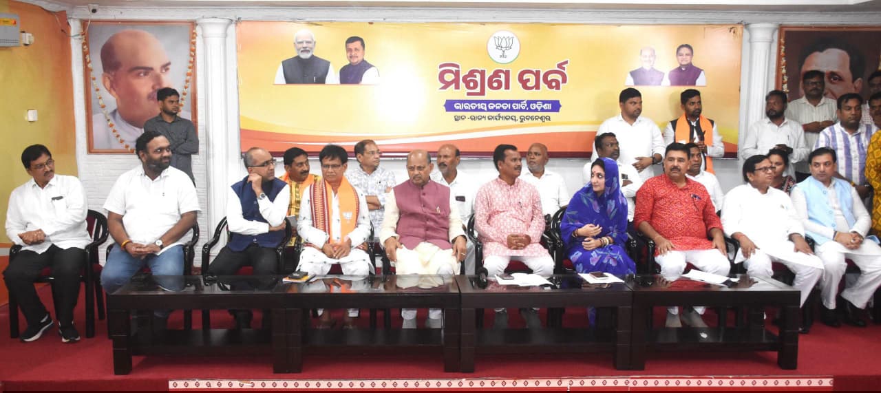 Major Blow to BJD! Top Leaders Switch Loyalty to BJP in Mega Joining Event!
